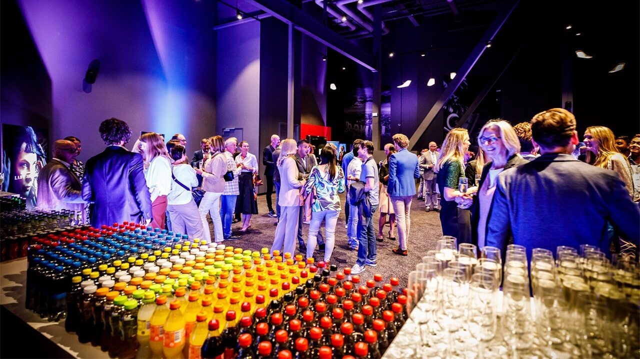 Bedrijfsfeest met champagne en vuurwerk